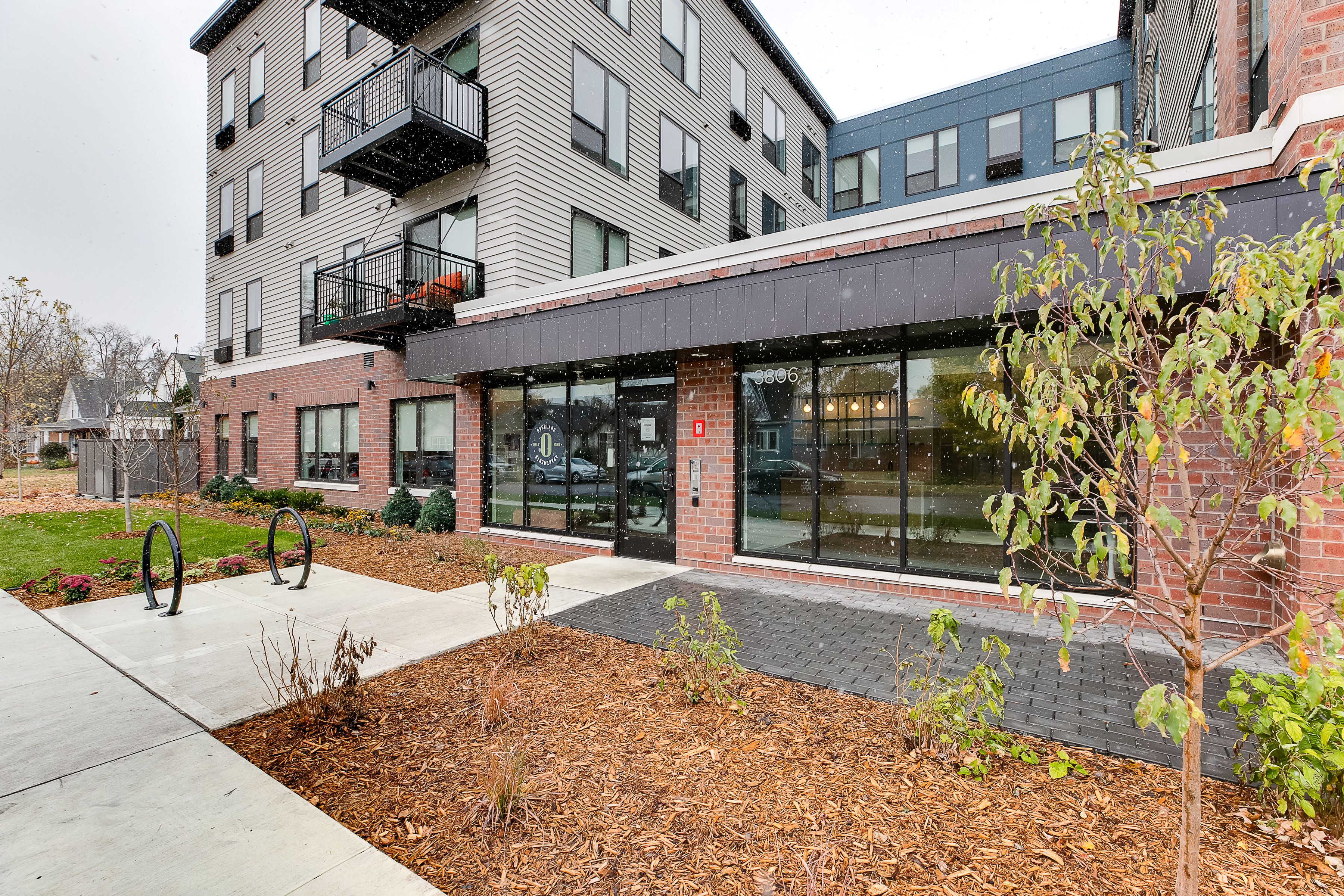 Overland Apartments The Multifamily Advisory Group at Cushman & Wakefield